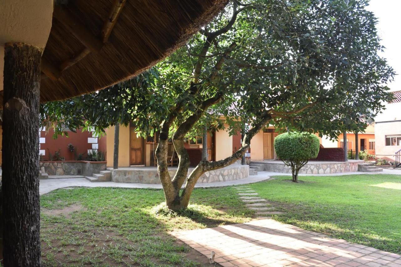 Secrets Guest House Entebbe Exterior foto