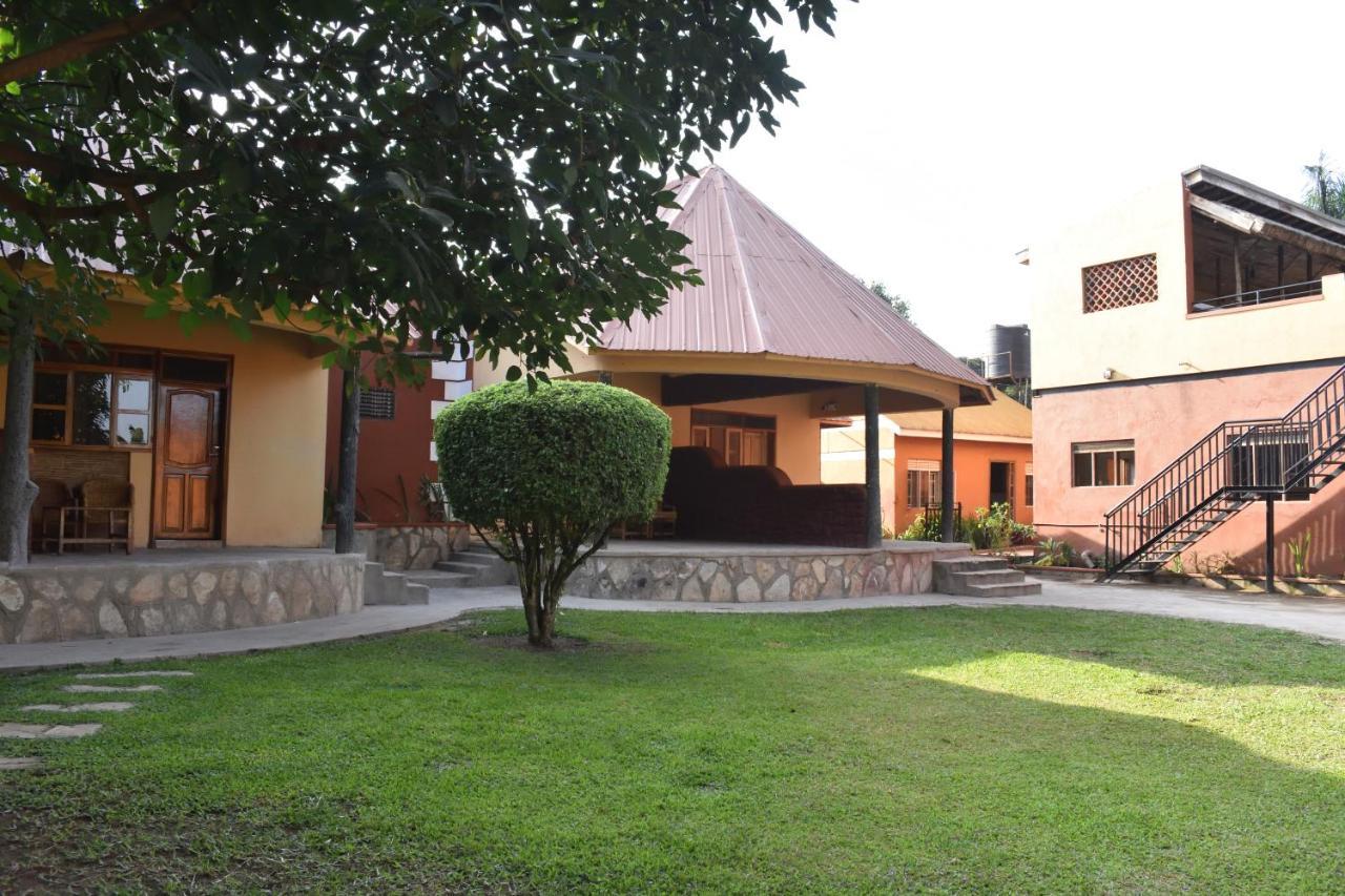 Secrets Guest House Entebbe Exterior foto