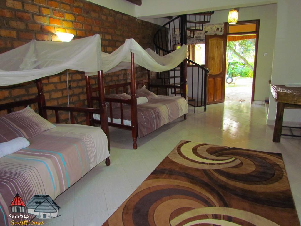 Secrets Guest House Entebbe Exterior foto