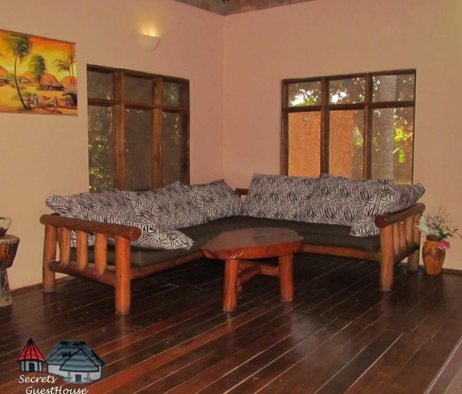 Secrets Guest House Entebbe Exterior foto